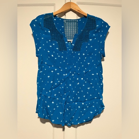 Daniel Rainn Tops - Daniel Rainn Patterned Short Sleeve Blouse